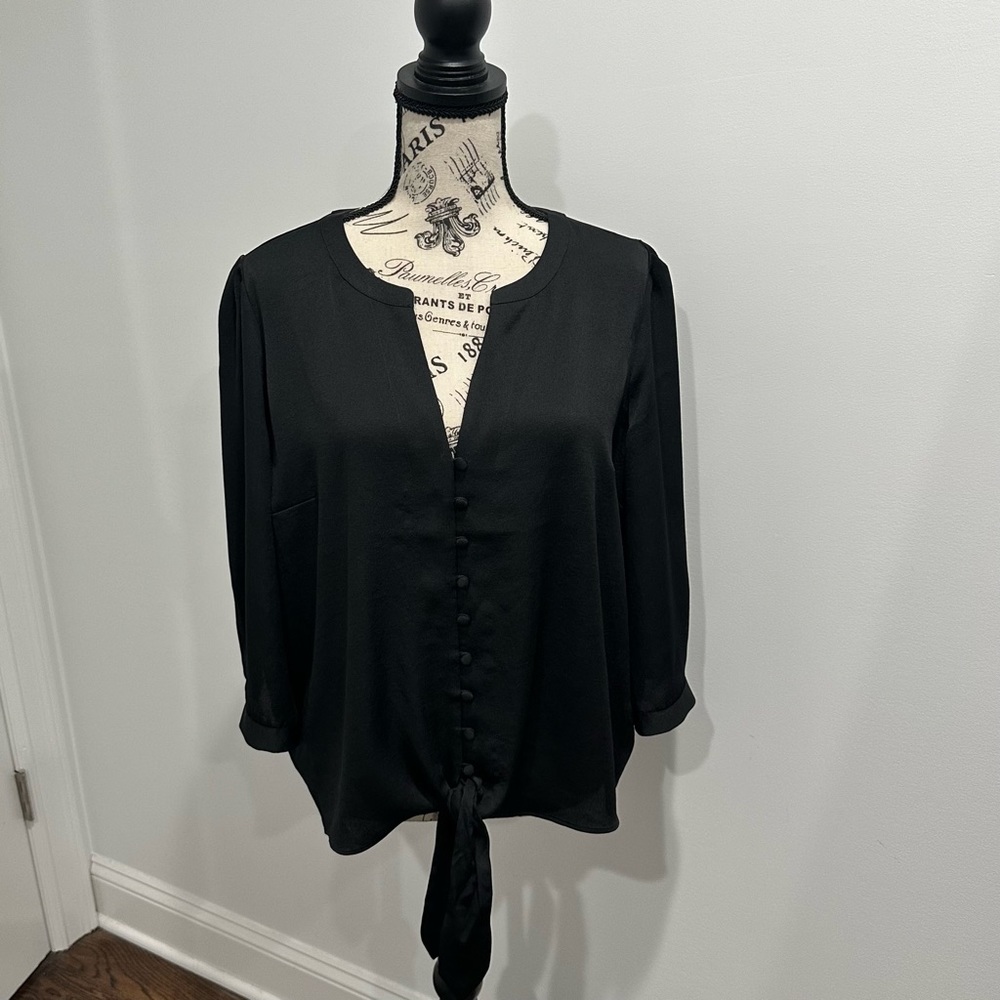 Express V-Neck Button-Down Tie-Front Blouse (Black) XL